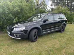 Svart Begagnad 2016 Volvo XC70 Momentum SUV | 195 000 kr (Marknadspris)