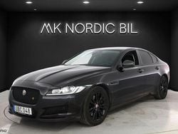 Svart Begagnad 2015 Jaguar XF Sedan | 224 900 kr