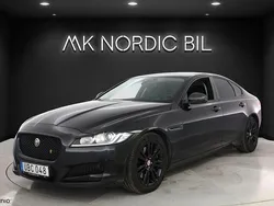 Svart Begagnad 2015 Jaguar XF Sedan | 224 900 kr