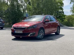 Röd Begagnad 2015 Peugeot 308 Allure Halvkombi | 94 900 kr (Marknadspris)