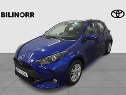 Mörkblå (blå) Begagnad 2022 Toyota Yaris Hybrid Active Halvkombi | 199 900 kr (Marknadspris)