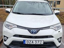 Vit Begagnad 2016 Toyota RAV4 Hybrid SUV | 167 000 kr (Lite dyr)