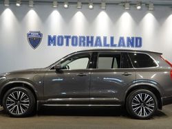 Grå Begagnad 2023 Volvo XC90 Plus SUV | 679 000 kr (Marknadspris)