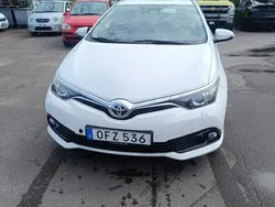 Vit Begagnad 2016 Toyota Auris Multidrive S Halvkombi | 155 000 kr (Marknadspris)