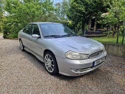 Grå Begagnad 2001 Ford Mondeo ST200 Sedan | 25 000 kr