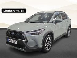 Grå Begagnad 2023 Toyota Corolla Cross Style SUV | 344 900 kr (Marknadspris)