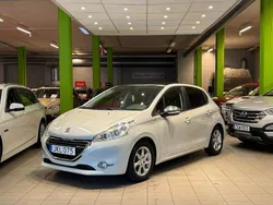 Vit Begagnad 2014 Peugeot 208 Halvkombi | 44 900 kr (Marknadspris)