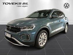 Petroleum blue metallic Ny 2025 VW T-Roc Life SUV | 299 900 kr (Marknadspris)