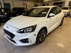 Vit Begagnad 2022 Ford Focus ST-Line Halvkombi | 159 900 kr (Marknadspris)