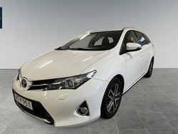 Vit Begagnad 2015 Toyota Auris Touring Sports Kombi | 129 900 kr (Lite dyr)