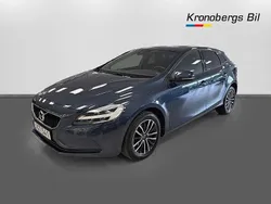 Blå Begagnad 2018 Volvo V40 Momentum Kombi | 139 900 kr (Marknadspris)