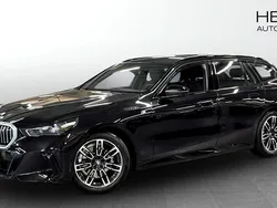 Svart (black) Begagnad 2025 BMW 520 M Sport Kombi | 608 700 kr (Lite dyr)