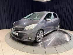 Mörkgrå Begagnad 2014 Toyota Yaris Edition Halvkombi | 93 900 kr (Marknadspris)