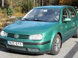 Grön Begagnad 2000 VW Golf IV Basis Halvkombi | 18 500 kr (Lite dyr)