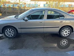 Brun Begagnad 2001 Volvo S60 Sedan | 35 000 kr (Marknadspris)