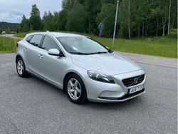 Silver Begagnad 2014 Volvo V40 Momentum Kombi | 129 000 kr (Marknadspris)