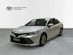 Vit Begagnad 2019 Toyota Camry Executive Sedan | 299 900 kr (Marknadspris)
