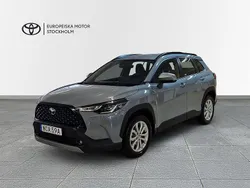 Grå Begagnad 2024 Toyota Corolla Cross Active SUV | 384 900 kr (Marknadspris)