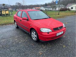 Röd Begagnad 2000 Opel Astra Edition Halvkombi | 19 000 kr (Marknadspris)