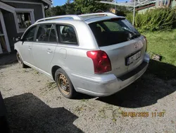 Silver Begagnad 2003 Toyota Avensis Kombi | 2 000 kr (Superpris)