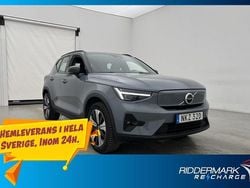 Grå Begagnad 2023 Volvo XC40 Plus SUV | 299 700 kr