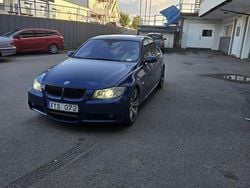 Blå Begagnad 2006 BMW 330 Sedan | 70 000 kr (Marknadspris)
