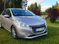 Grå Begagnad 2012 Peugeot 208 Halvkombi | 39 000 kr (Superpris)