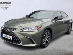 Grön Ny 2025 Lexus ES300H Limited Edition Sedan | 479 000 kr (Marknadspris)