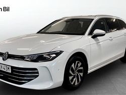 Vit Begagnad 2024 VW Passat Business Kombi | 334 900 kr (Dyr)