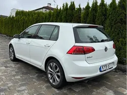 Vit Begagnad 2016 VW Golf VII Halvkombi | 105 000 kr (Marknadspris)