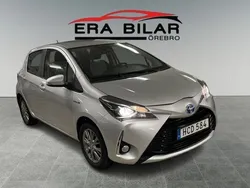 Silver Begagnad 2018 Toyota Yaris Hybrid Active Halvkombi | 119 900 kr (Marknadspris)