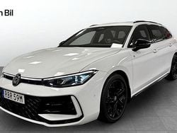 Vit Begagnad 2024 VW Passat R-line Kombi | 449 000 kr