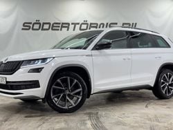 Vit Begagnad 2021 Skoda Kodiaq SportLine SUV | 299 900 kr (Marknadspris)