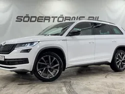 Vit Begagnad 2021 Skoda Kodiaq SportLine SUV | 299 900 kr (Marknadspris)