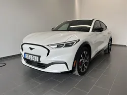 Vit Begagnad 2023 Ford Mustang Mach-E Premium SUV | 534 700 kr (Marknadspris)