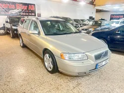 Ljusbrun Begagnad 2004 Volvo V70 Kombi | 32 900 kr (Marknadspris)