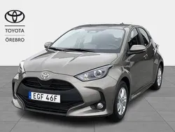 Grön Begagnad 2024 Toyota Yaris Hybrid Active Halvkombi | 257 900 kr (Lite dyr)