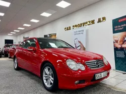 Röd Begagnad 2002 Mercedes C230 Sportkupé | 44 900 kr