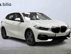 Vit Begagnad 2023 BMW 118 Halvkombi | 269 000 kr (Bra pris)