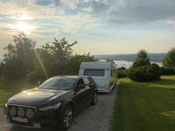 Svart Begagnad 2019 Volvo V90 CC Momentum Kombi | 175 000 kr (Marknadspris)