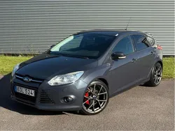 Grå Begagnad 2011 Ford Focus Halvkombi | 59 900 kr (Lite dyr)
