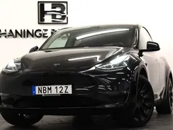 Svart Begagnad 2023 Tesla Model Y Long Range SUV | 399 900 kr (Bra pris)