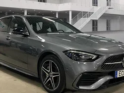 Grå Begagnad 2024 Mercedes C300e AMG Kombi | 549 000 kr (Marknadspris)