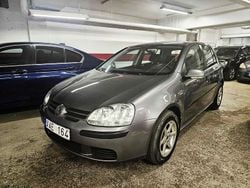Mörkgrå Begagnad 2005 VW Golf V Trendline Halvkombi | 29 900 kr (Lite dyr)