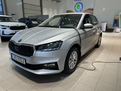 Silver (brilliant silver metallic) Ny 2024 Skoda Fabia Selection Halvkombi | 249 900 kr (Marknadspris)