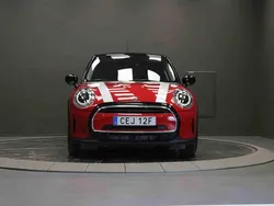 Röd Begagnad 2023 Mini Cooper Halvkombi | 249 000 kr (Marknadspris)