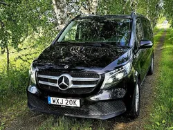 Svart Begagnad 2023 Mercedes V250 Minibuss | 599 000 kr (Marknadspris)