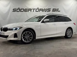 Vit Begagnad 2023 BMW 330e Kombi | 409 900 kr