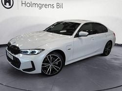 Vit Begagnad 2022 BMW 330e M Sport Sedan | 439 800 kr (Dyr)
