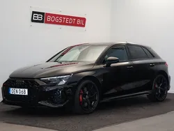 Svart Begagnad 2024 Audi RS3 Sportback Design Halvkombi | 669 000 kr (Bra pris)